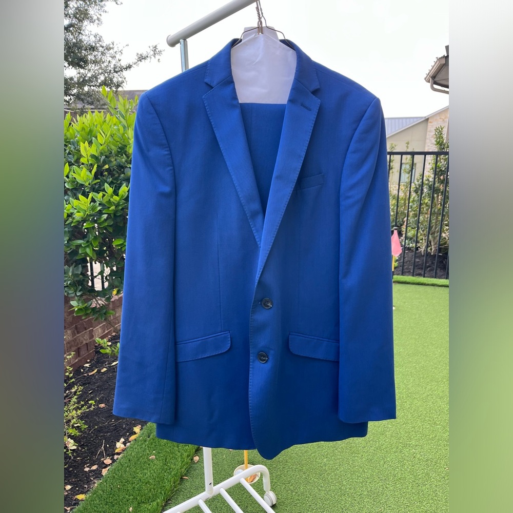 Reaction by Kenneth Cole suit